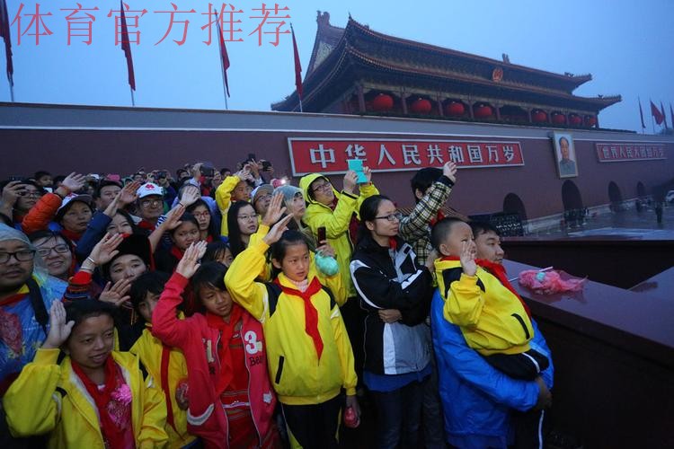 大年初三国家少年女足天安门参观升旗仪式